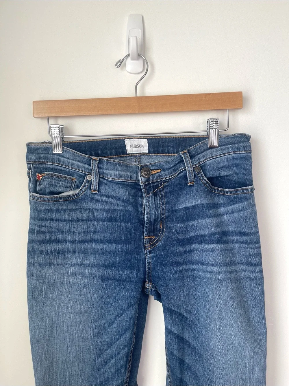 Hudson Jeans Boyfriend Jeans in Medium Blue 29 - Picture 2 of 10